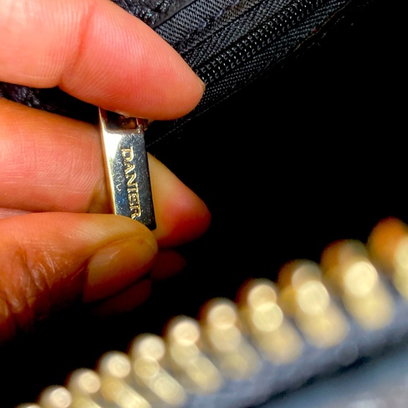 Danier Sage" metal black leather satchel with gold trimmings - Picture 6 of 16